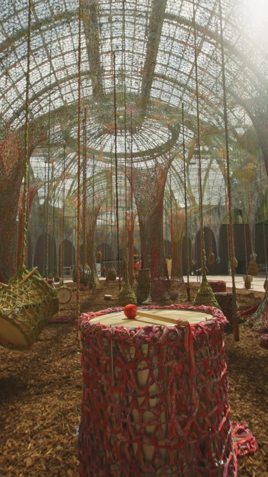 Ernesto Neto - Nosso Barco Tambor Terra